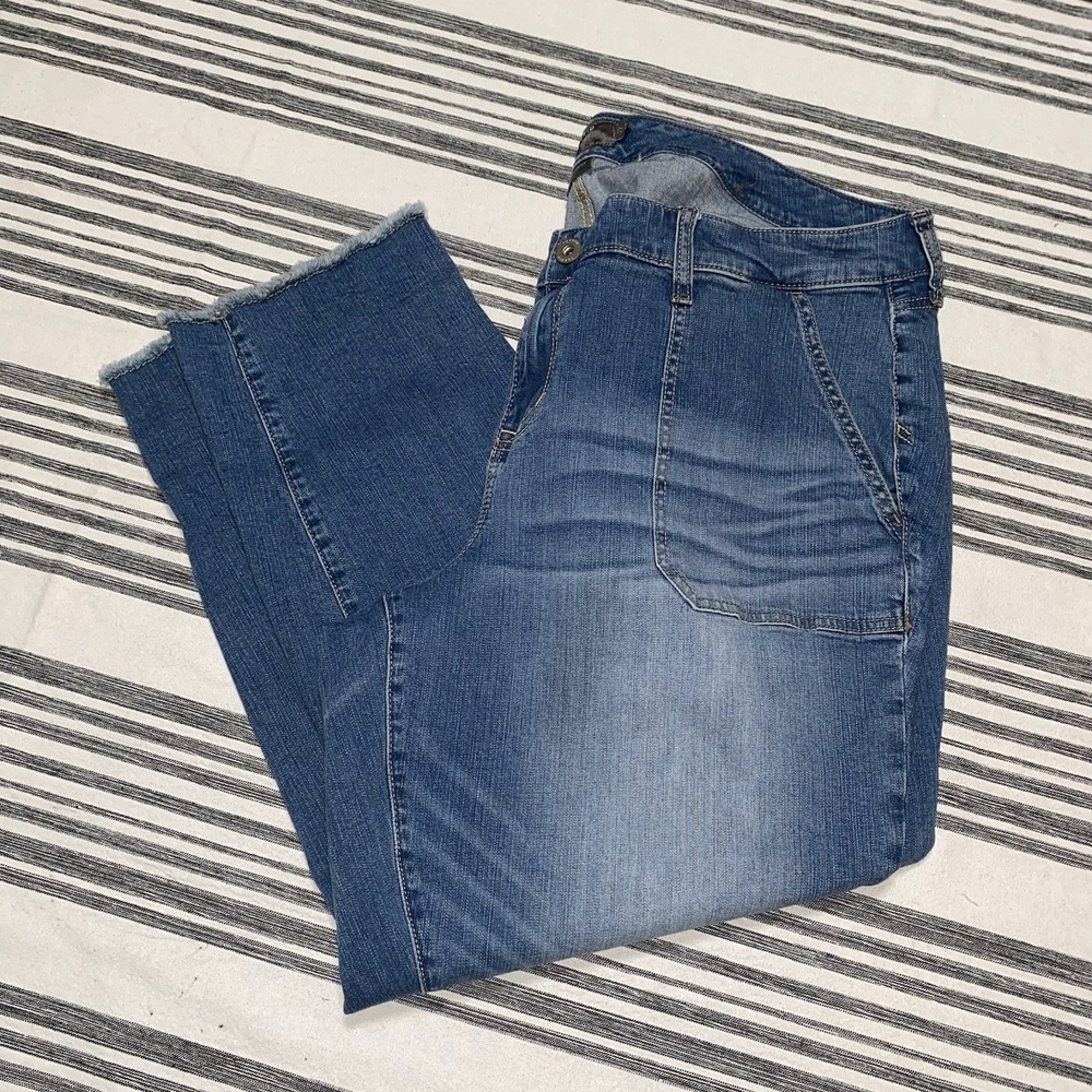 Torrid Crop Boyfriend Vintage Stretch Jeans Size 22